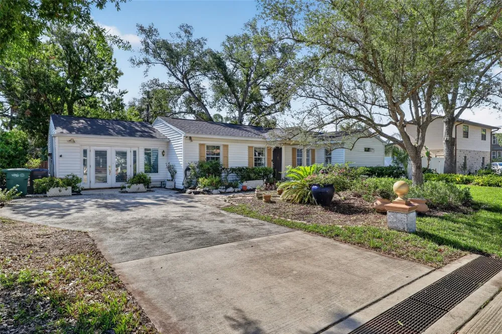 4204 S RENELLIE DRIVE Tampa, FL 33611