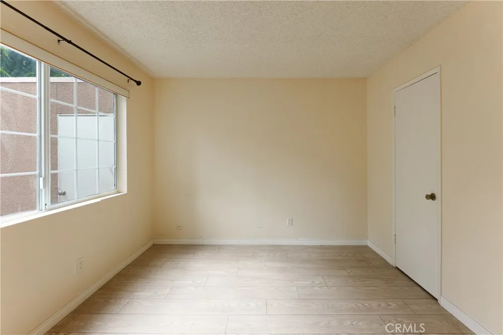 19111 Hamlin Reseda, CA 91335