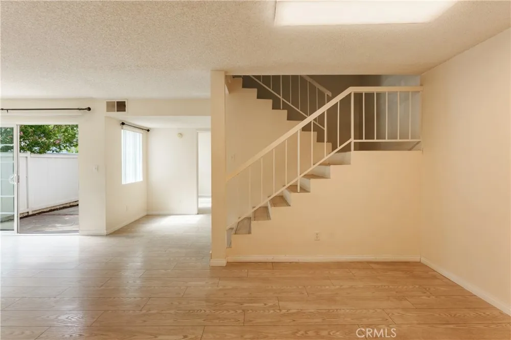 19111 Hamlin Reseda, CA 91335