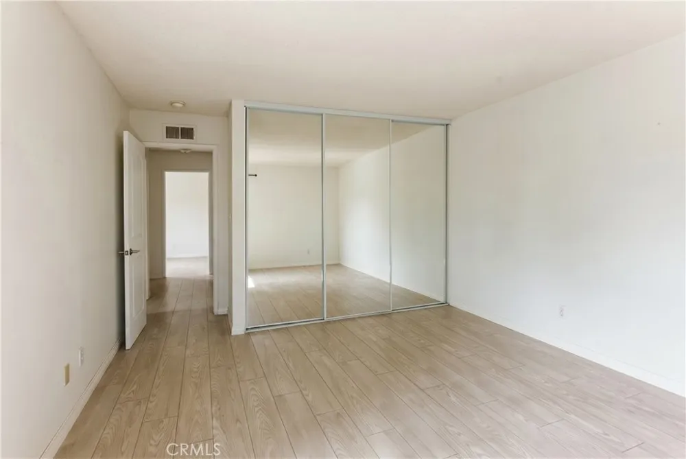 19111 Hamlin Reseda, CA 91335