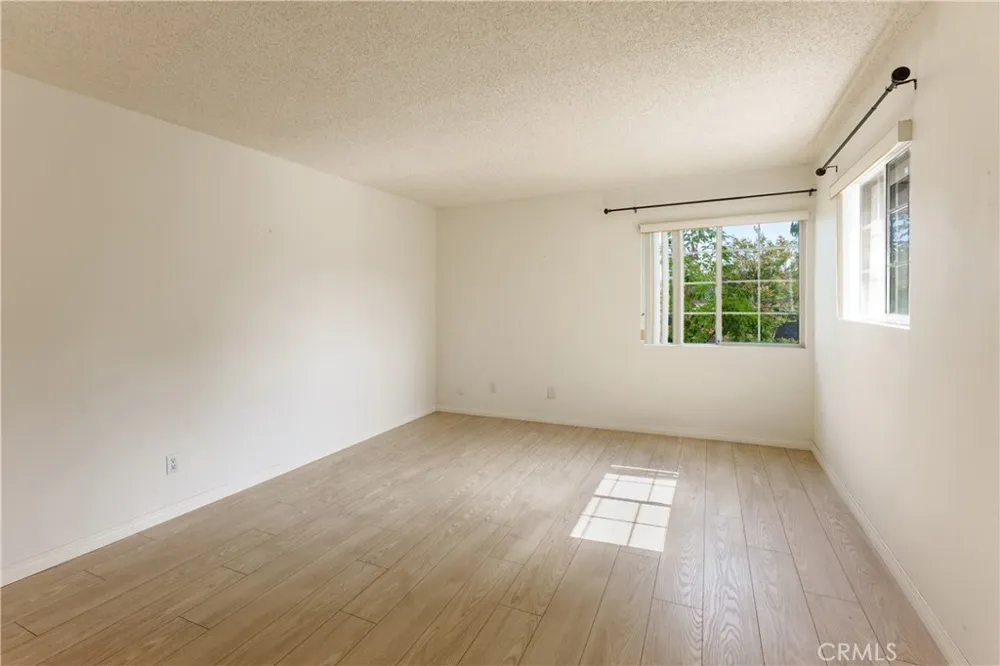 19111 Hamlin Reseda, CA 91335