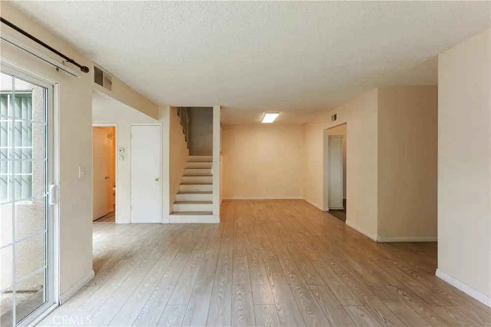 19111 Hamlin Reseda, CA 91335