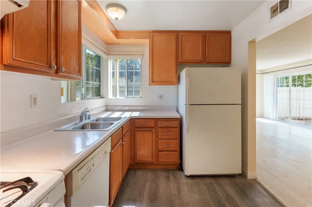 19111 Hamlin Reseda, CA 91335
