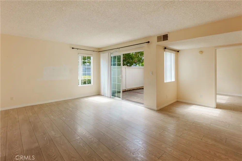 19111 Hamlin Reseda, CA 91335
