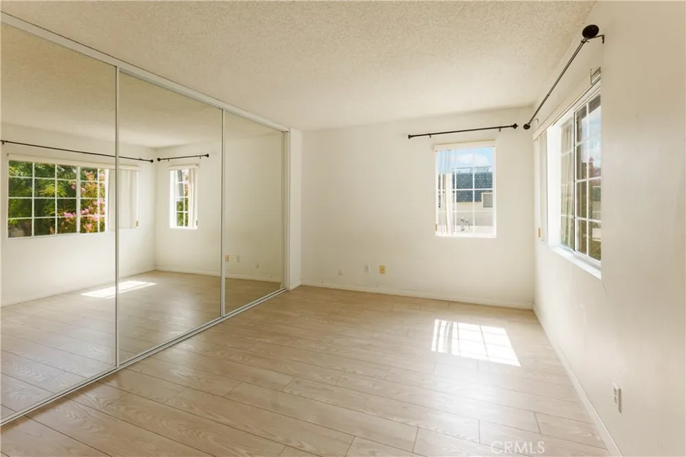 19111 Hamlin Reseda, CA 91335