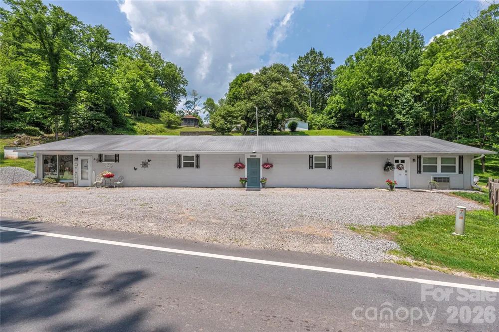 702 Love Joy Road Canton, NC 28716