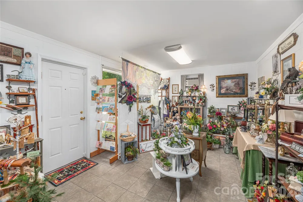 702 Love Joy Road Canton, NC 28716