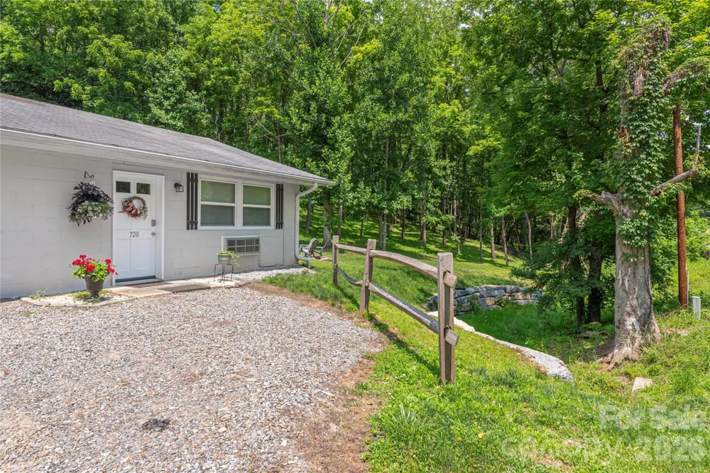 702 Love Joy Road Canton, NC 28716