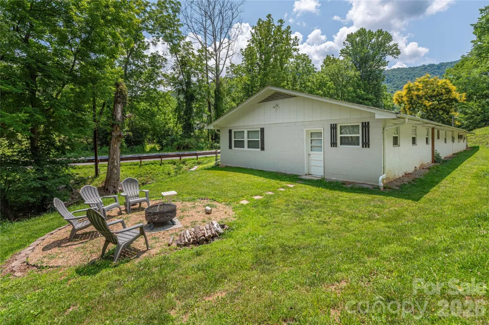 702 Love Joy Road Canton, NC 28716