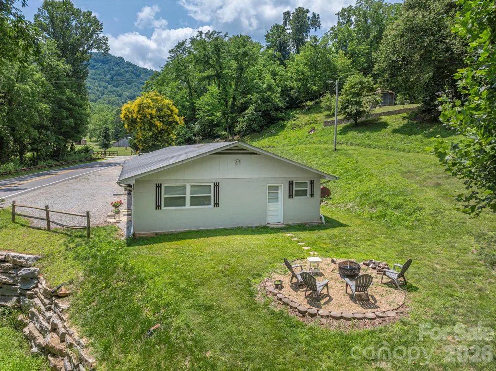 702 Love Joy Road Canton, NC 28716