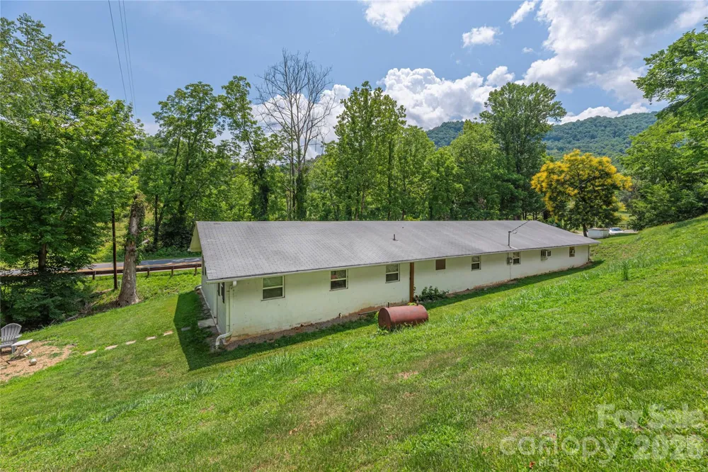 702 Love Joy Road Canton, NC 28716