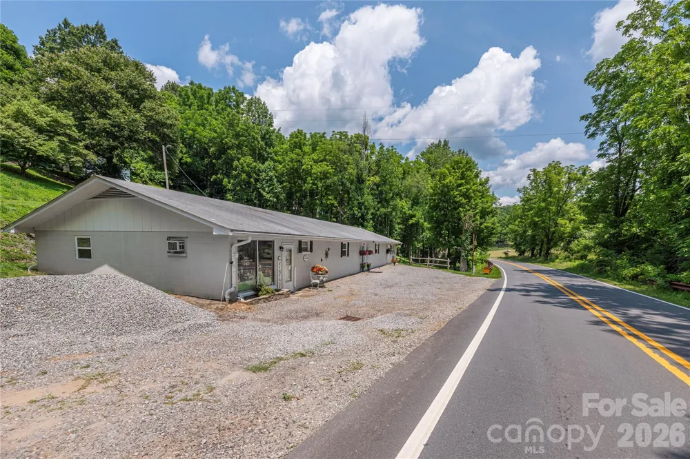 702 Love Joy Road Canton, NC 28716