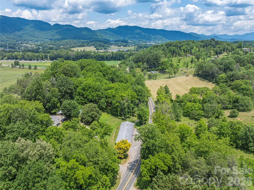 702 Love Joy Road Canton, NC 28716