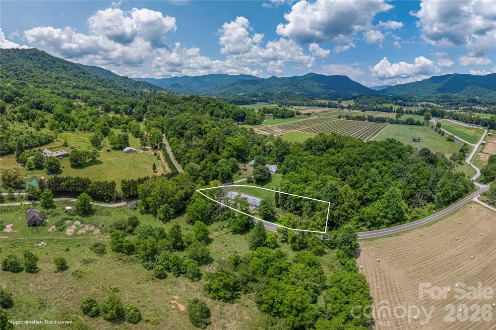 702 Love Joy Road Canton, NC 28716