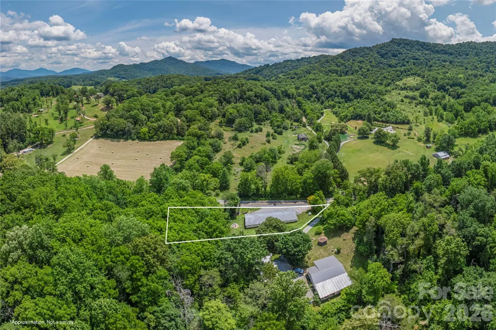 702 Love Joy Road Canton, NC 28716