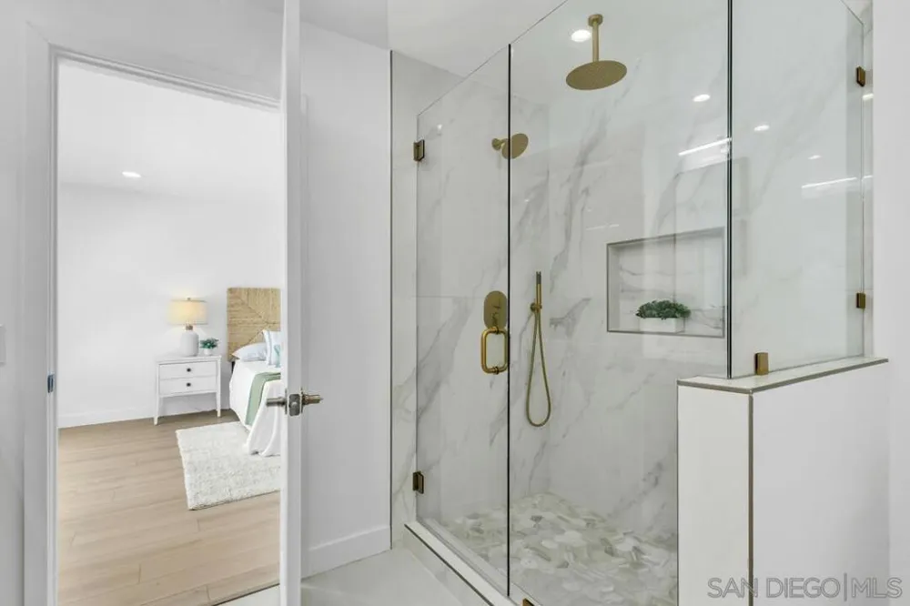 38 Antigua Court Coronado, CA 92118