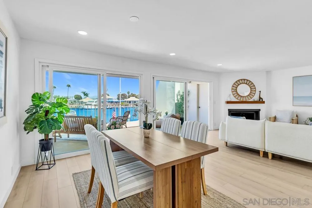 38 Antigua Court Coronado, CA 92118