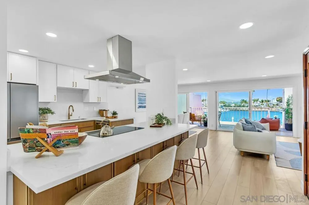38 Antigua Court Coronado, CA 92118