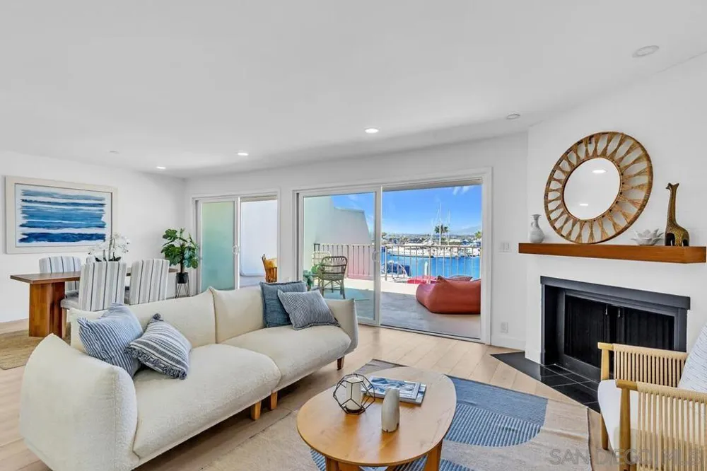 38 Antigua Court Coronado, CA 92118