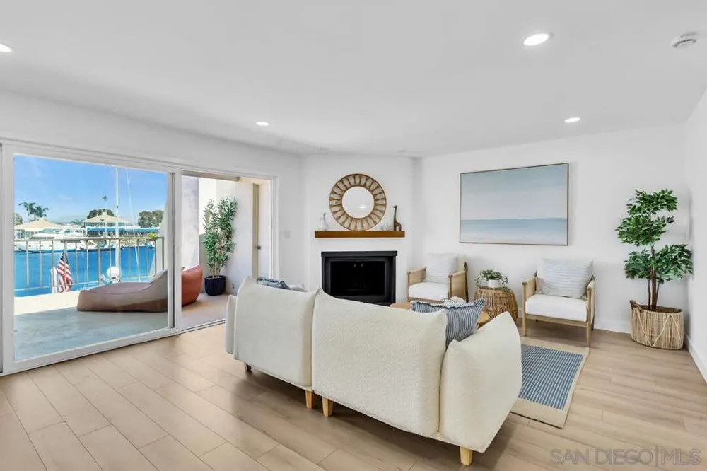 38 Antigua Court Coronado, CA 92118