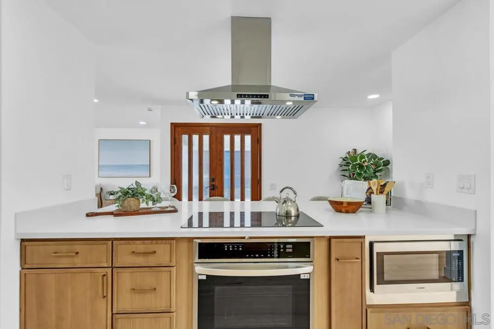 38 Antigua Court Coronado, CA 92118
