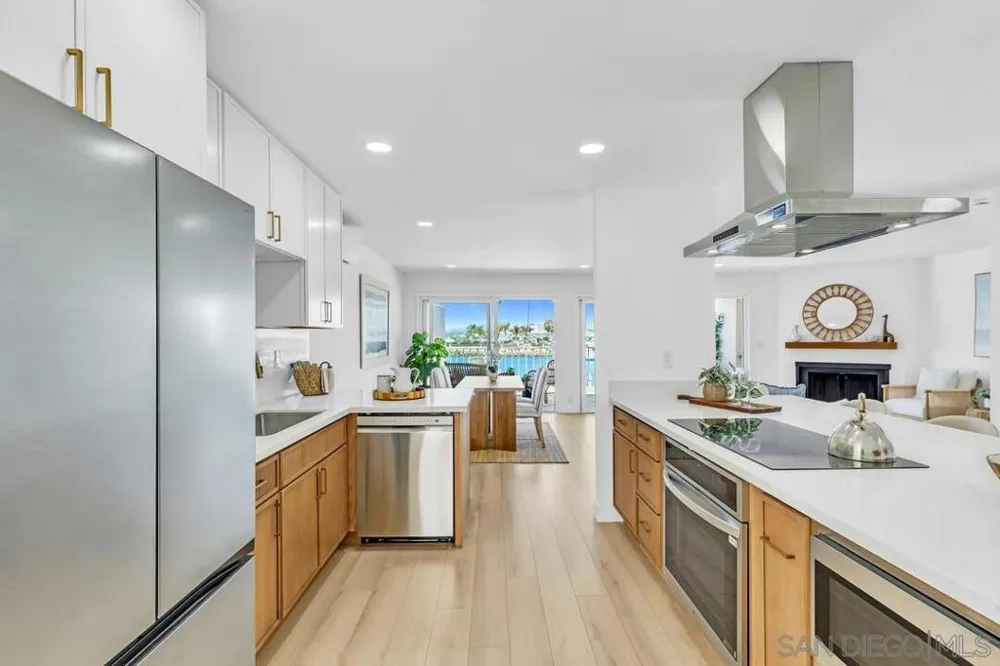 38 Antigua Court Coronado, CA 92118