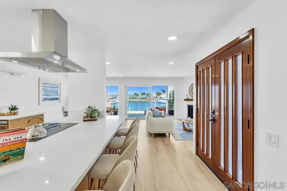 38 Antigua Court Coronado, CA 92118