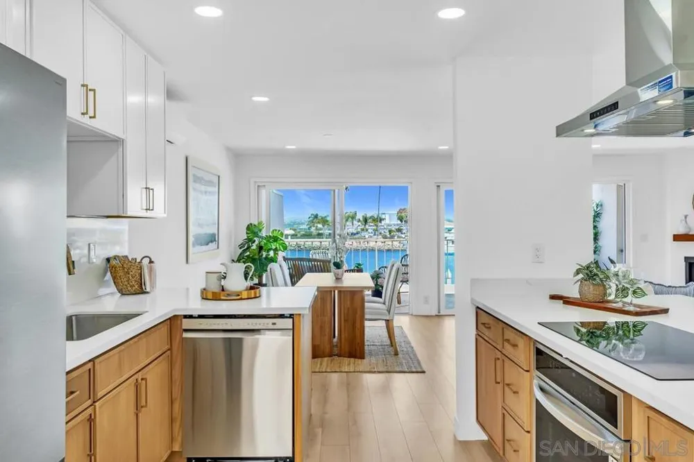 38 Antigua Court Coronado, CA 92118