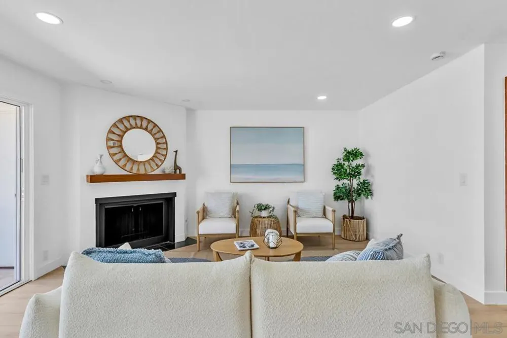 38 Antigua Court Coronado, CA 92118