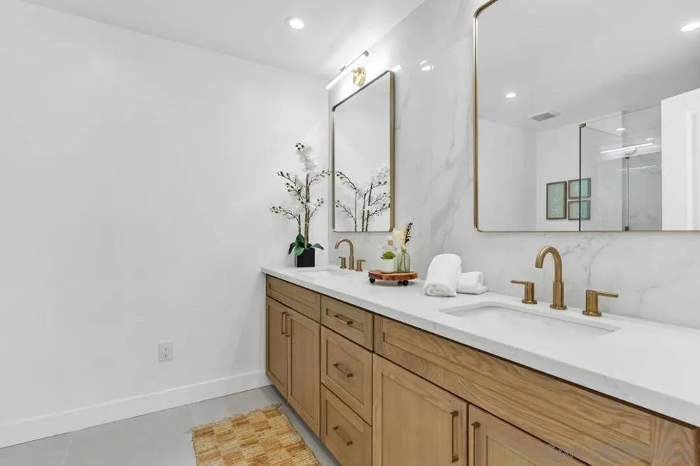 38 Antigua Court Coronado, CA 92118