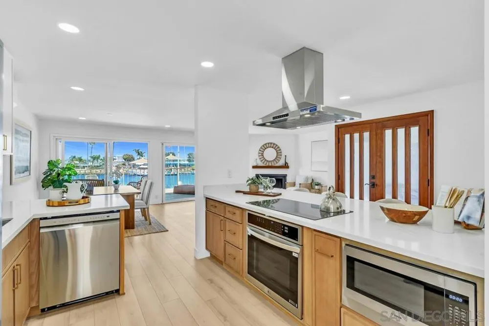 38 Antigua Court Coronado, CA 92118