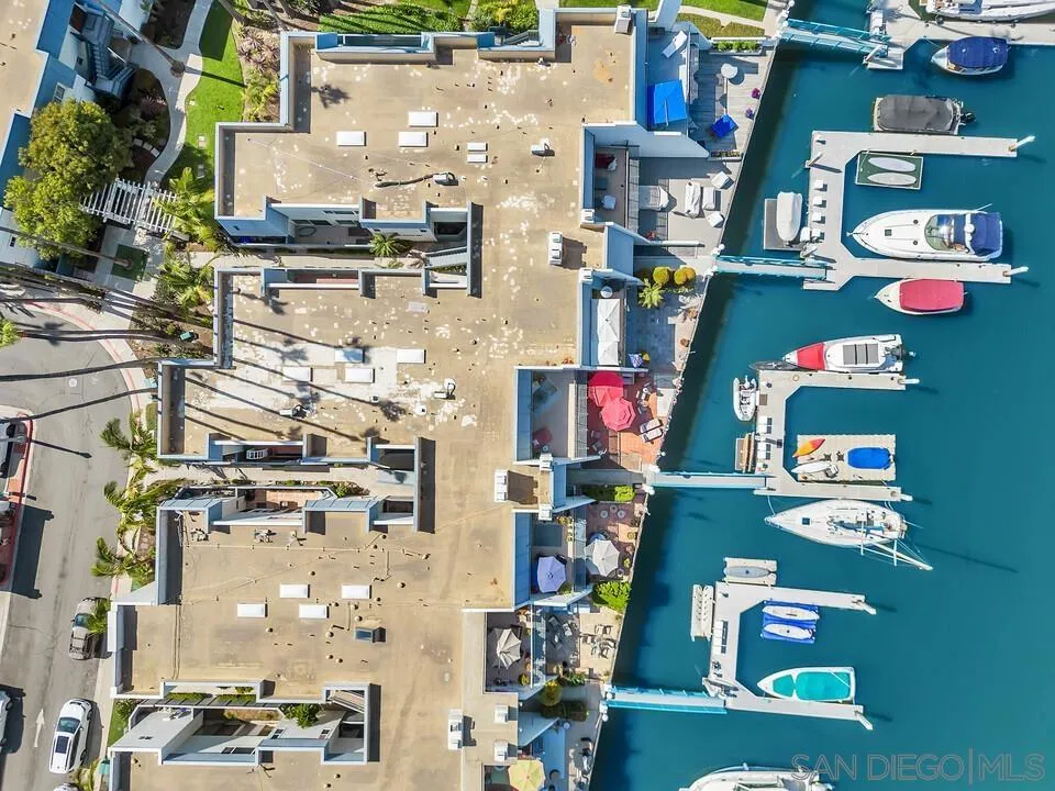 38 Antigua Court Coronado, CA 92118