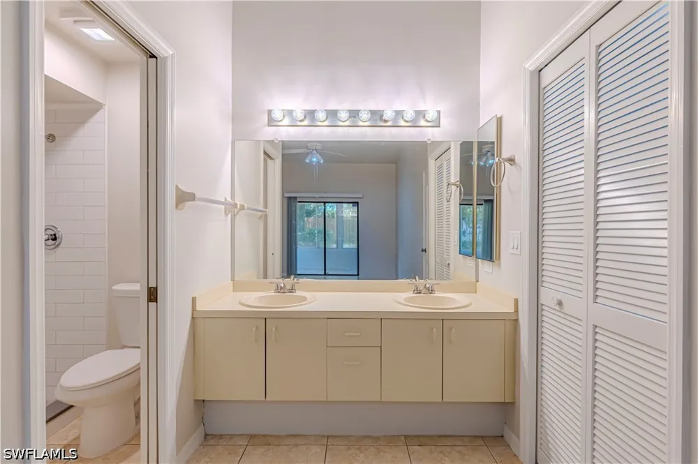 Regent Circle Fort Myers, FL 33966