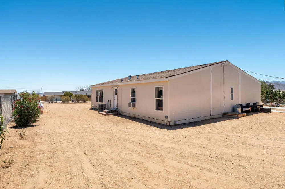 4634 Avenida La Manana Joshua Tree, CA 92252