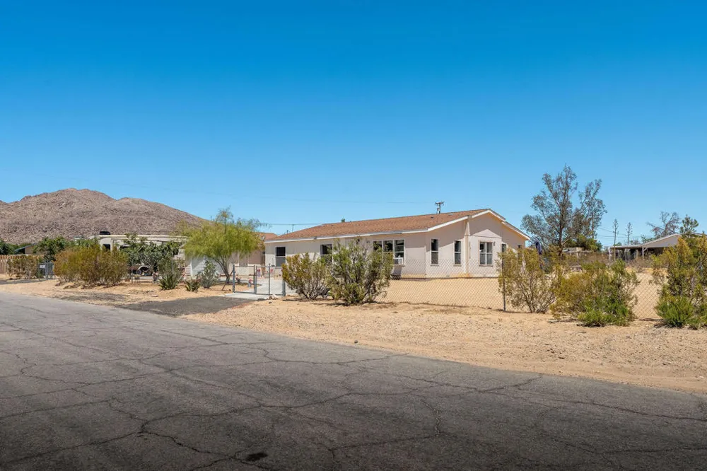 4634 Avenida La Manana Joshua Tree, CA 92252