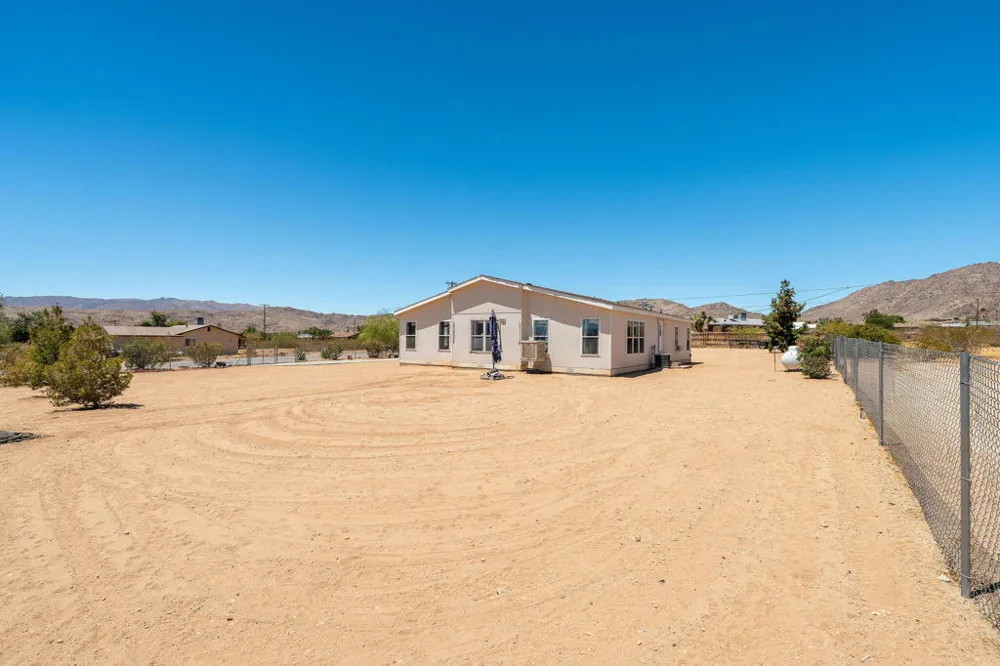 4634 Avenida La Manana Joshua Tree, CA 92252