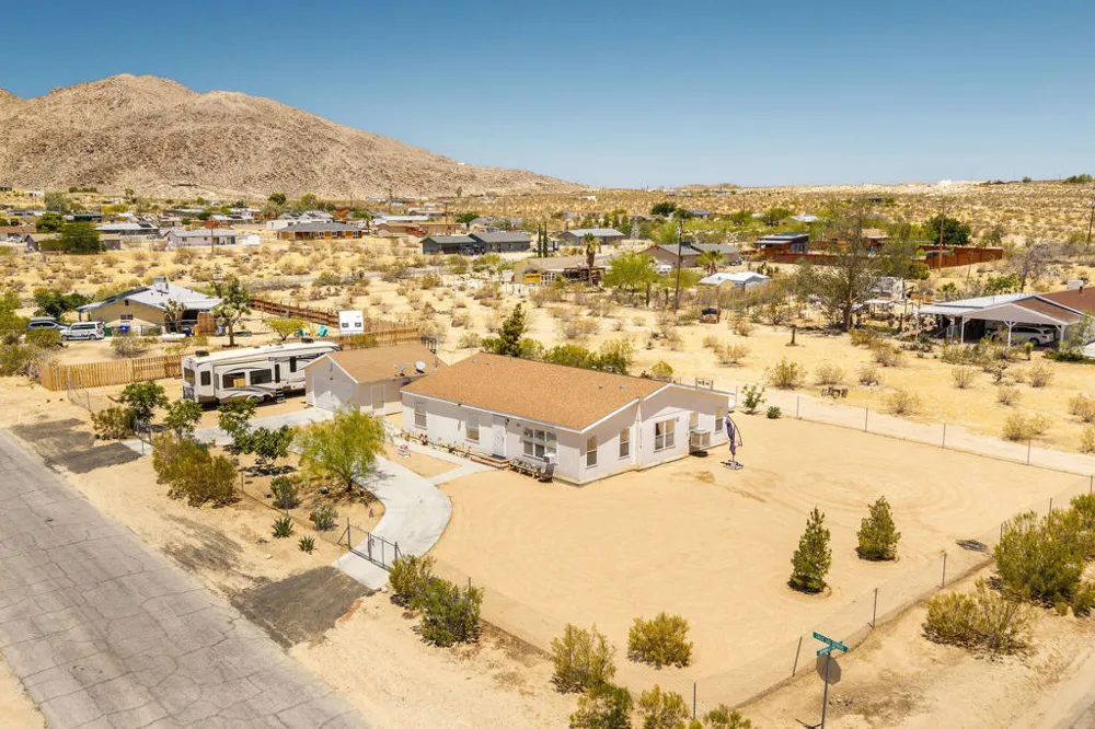 4634 Avenida La Manana Joshua Tree, CA 92252
