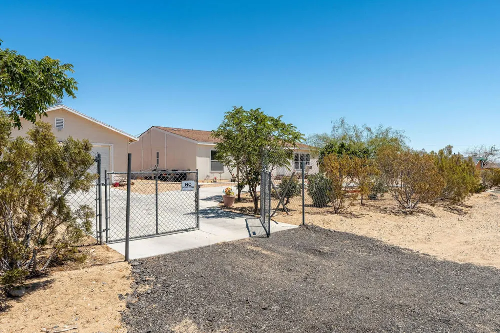 4634 Avenida La Manana Joshua Tree, CA 92252
