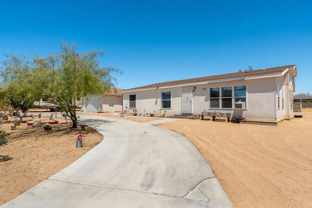 4634 Avenida La Manana Joshua Tree, CA 92252