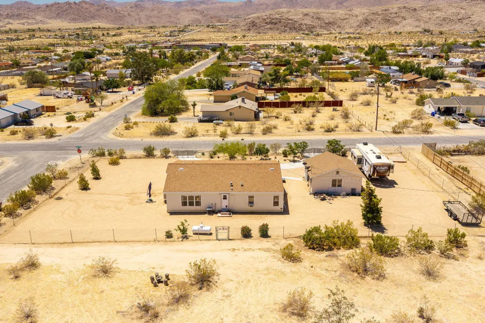 4634 Avenida La Manana Joshua Tree, CA 92252