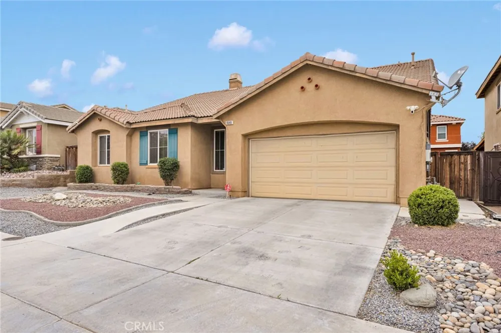 9048 Guadalupe Ave Oak Hills, CA 92344