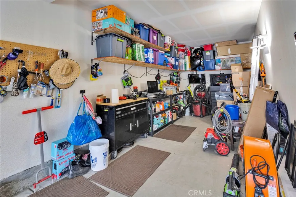 9048 Guadalupe Ave Oak Hills, CA 92344