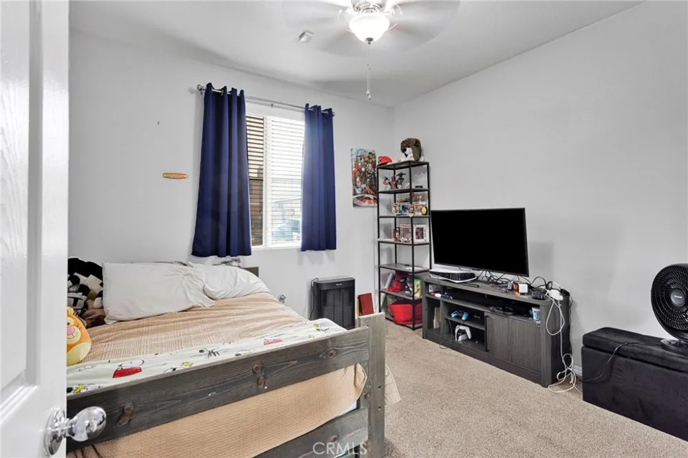 9048 Guadalupe Ave Oak Hills, CA 92344