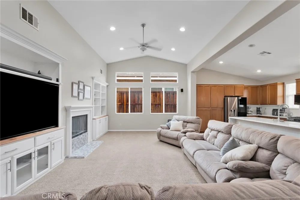 9048 Guadalupe Ave Oak Hills, CA 92344