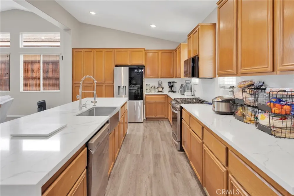 9048 Guadalupe Ave Oak Hills, CA 92344