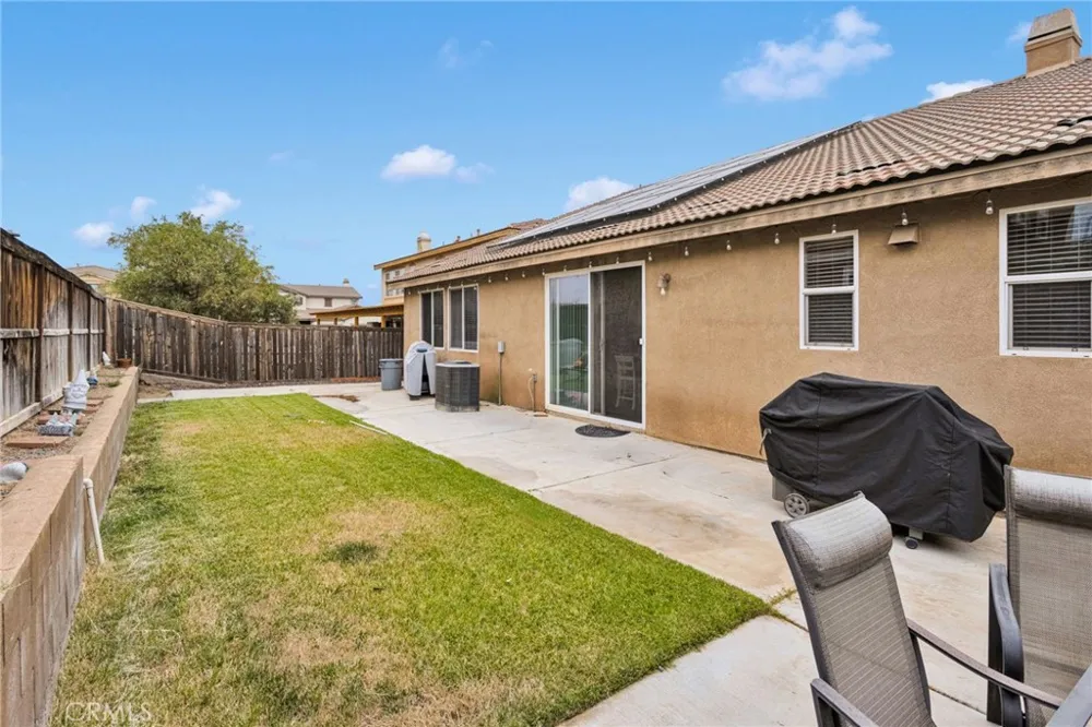 9048 Guadalupe Ave Oak Hills, CA 92344