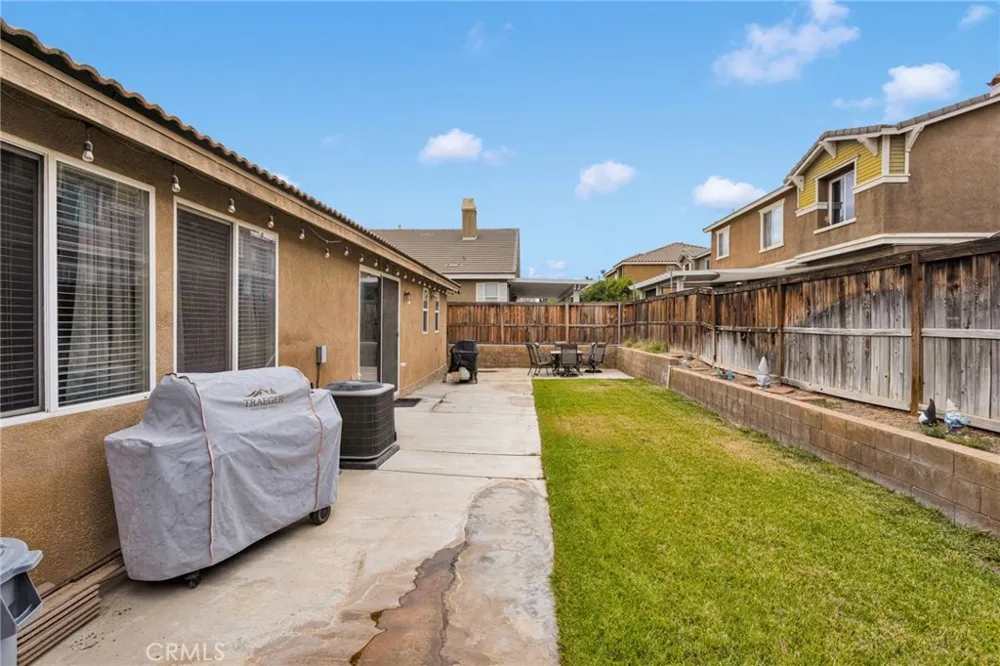 9048 Guadalupe Ave Oak Hills, CA 92344