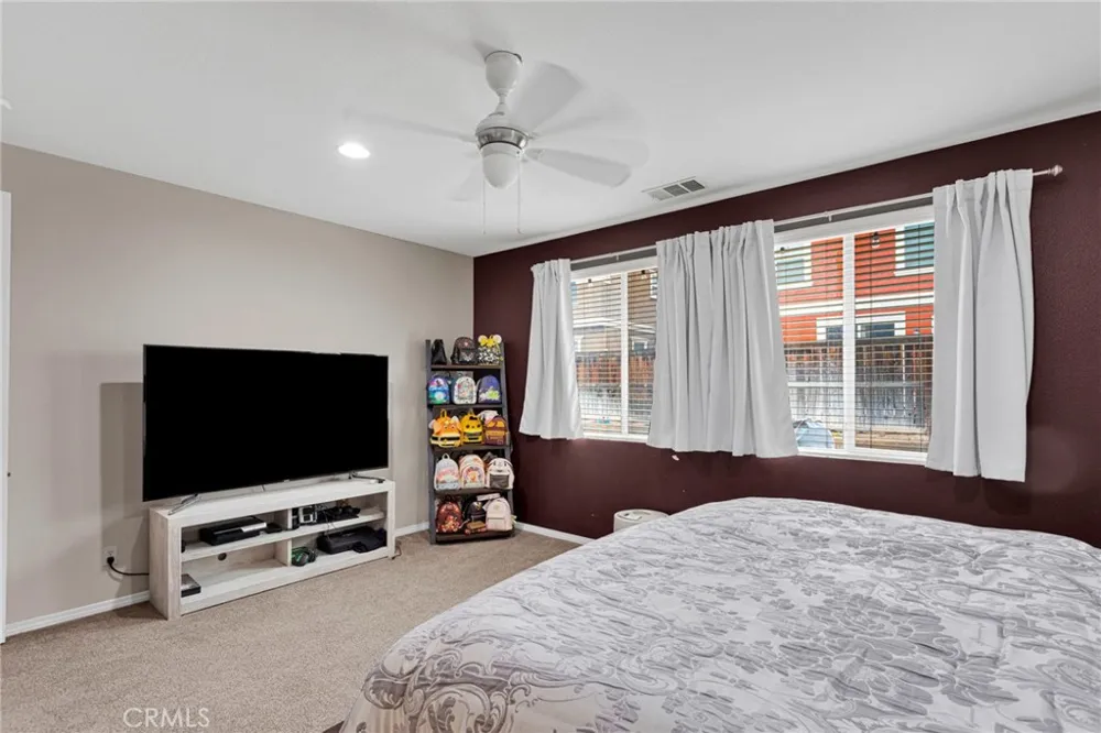 9048 Guadalupe Ave Oak Hills, CA 92344