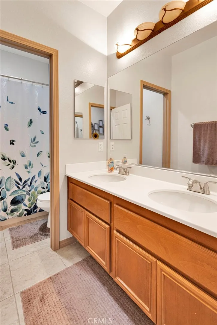 9048 Guadalupe Ave Oak Hills, CA 92344