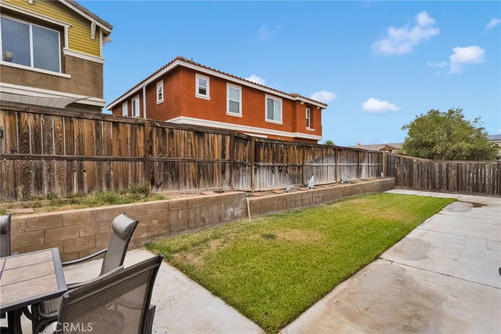 9048 Guadalupe Ave Oak Hills, CA 92344